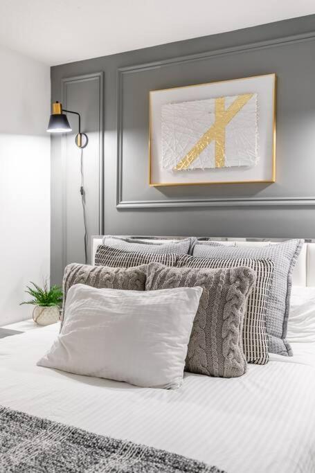 Luxury Suite Downtown Toronto Near Cn Tower Zewnętrze zdjęcie
