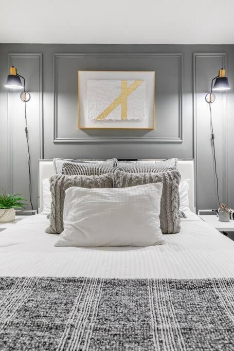 Luxury Suite Downtown Toronto Near Cn Tower Zewnętrze zdjęcie
