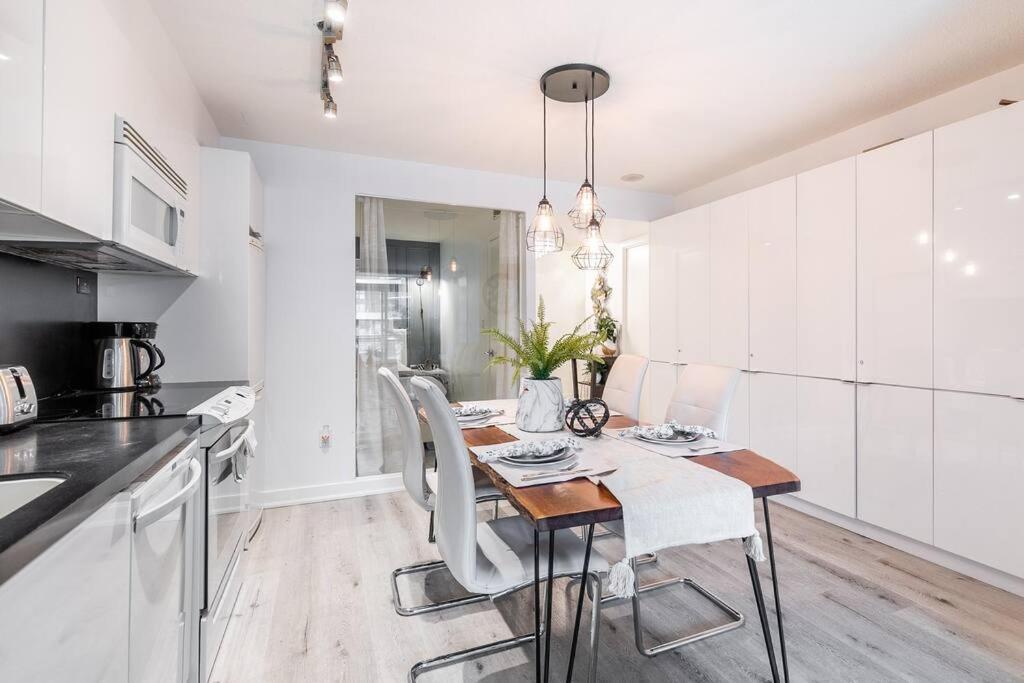 Luxury Suite Downtown Toronto Near Cn Tower Zewnętrze zdjęcie