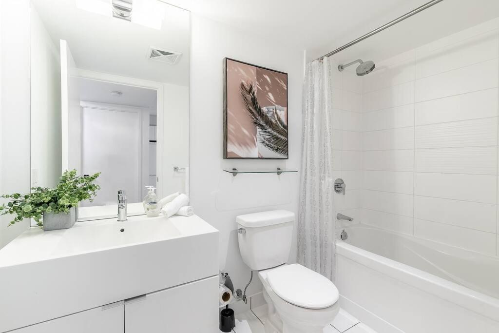 Luxury Suite Downtown Toronto Near Cn Tower Zewnętrze zdjęcie