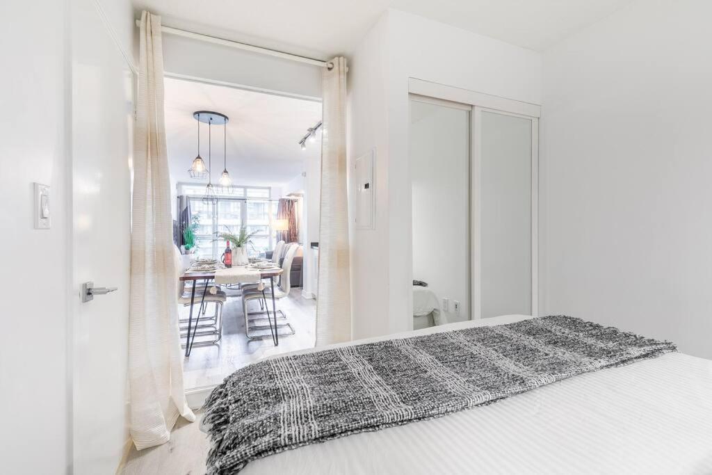 Luxury Suite Downtown Toronto Near Cn Tower Zewnętrze zdjęcie