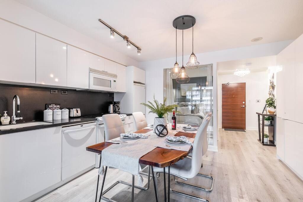 Luxury Suite Downtown Toronto Near Cn Tower Zewnętrze zdjęcie