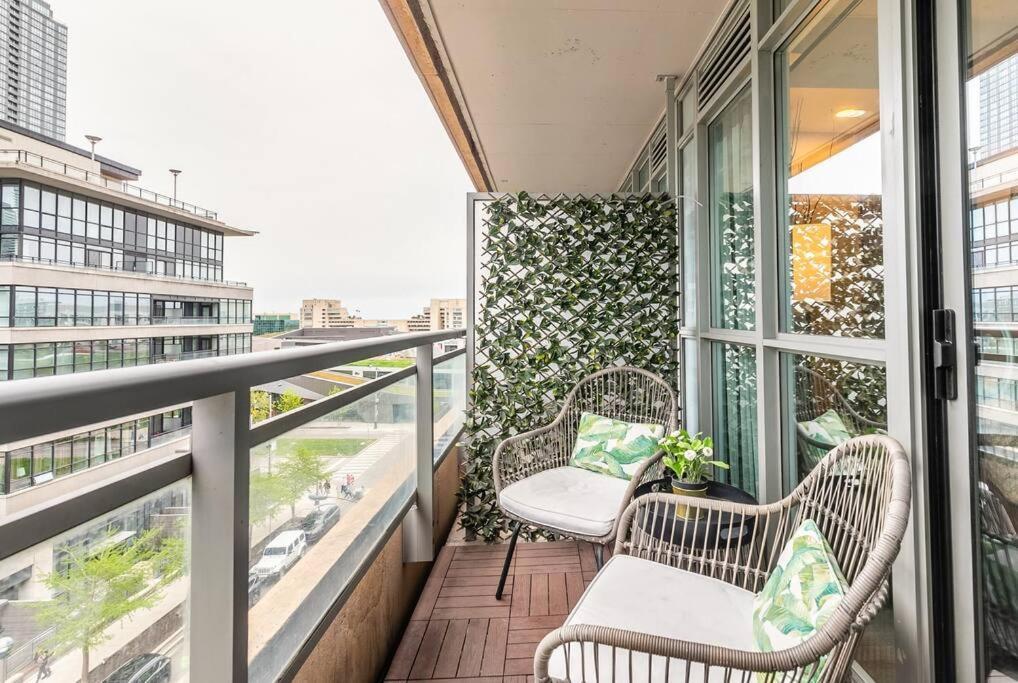 Luxury Suite Downtown Toronto Near Cn Tower Zewnętrze zdjęcie